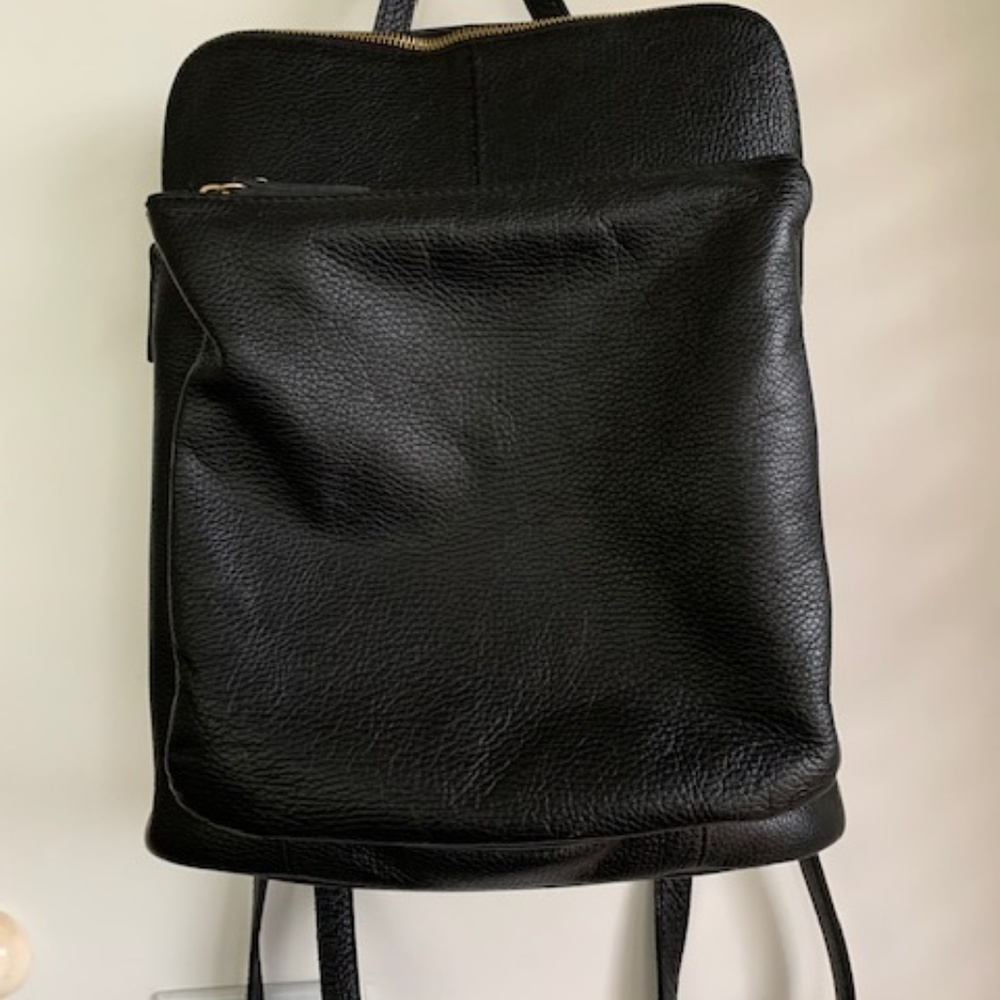 Le Credi Black Leather Backpack/Crossbody Bag